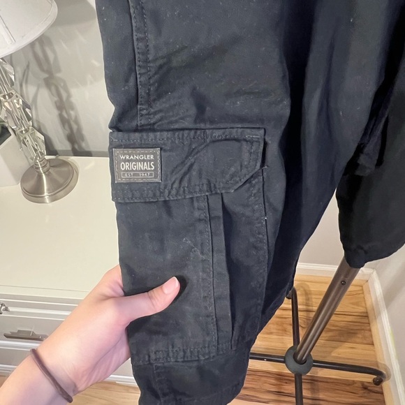 Wrangler Men's Size 38 Cargo Shorts Baggy Black Cotton Casual 9in Inseam - Picture 3 of 5